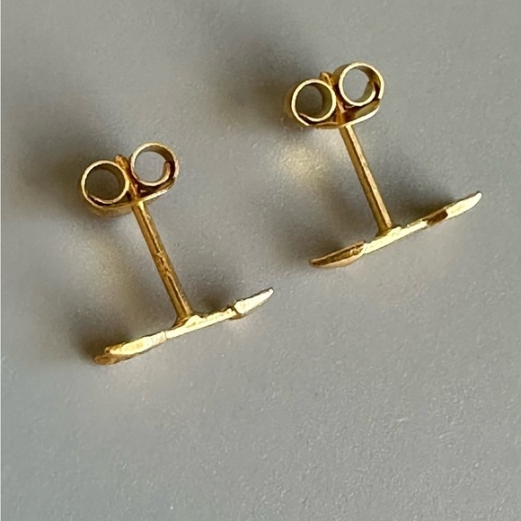 14k Gol Vermeil Arrow Stud Earrings Minimalist Tiny Arrows - Picture 5 of 12